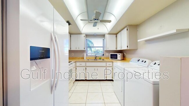 Building Photo - 4852 Independence Dr