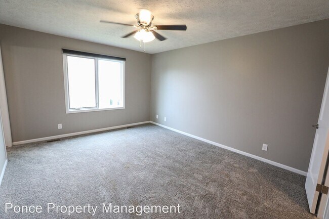 Foto del edificio - 5 br, 3 bath House - 7120 S. 31st Place