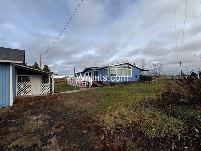 Foto del edificio - Coming in January! Country Living Homestead Rental