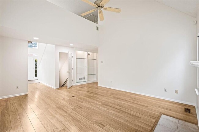 Foto del edificio - 5962 Rosie Ln SE