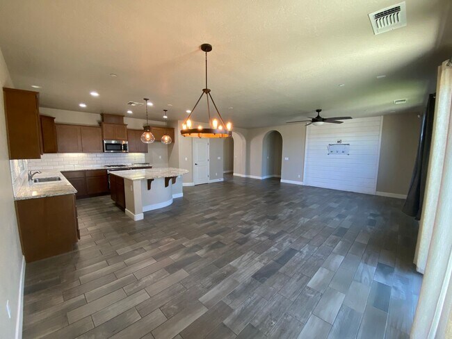 Foto del edificio - 3200 N Glacier Way