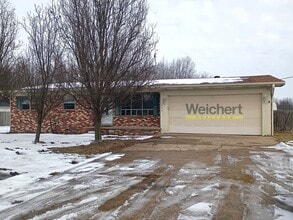 Building Photo - 1005 Reynolds Rd