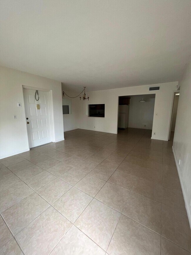 Building Photo - 801 Sky Pine Way