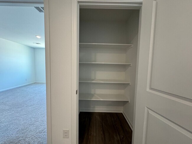 Foto del edificio - 3 BR 2Ba Brand New with All Appliances! In...