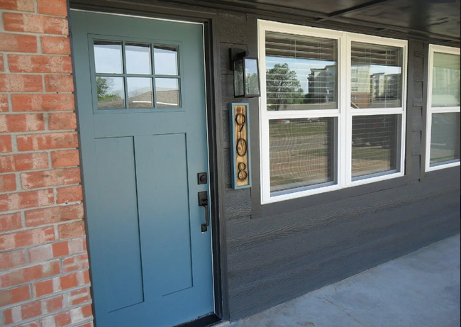 Building Photo - Complete Remodel! Close to OU