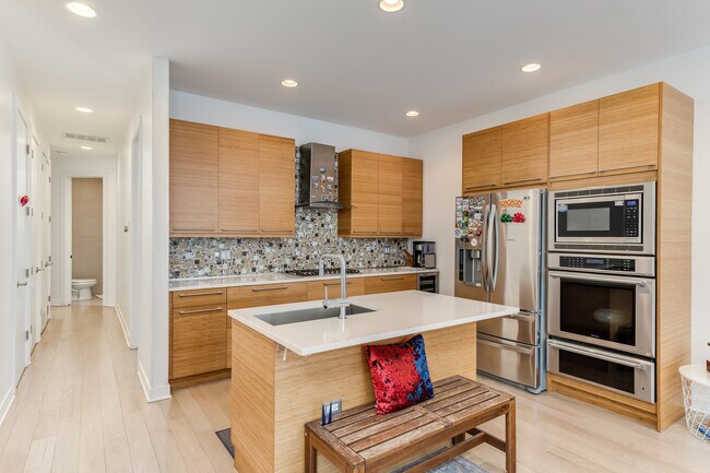 Foto del edificio - 922 N Hermitage Ave