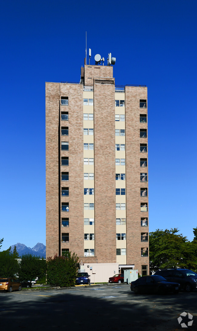 Photo du bâtiment - Maple Towers