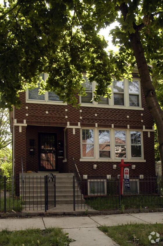 6839 Maplewood Ave, Chicago, IL 60629 Apartments in Chicago, IL