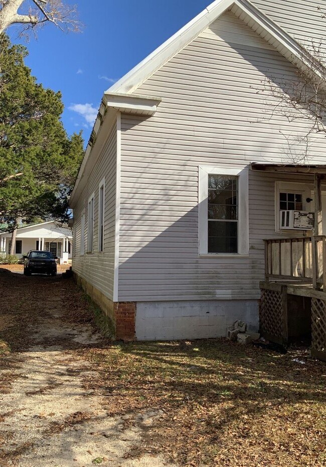 Building Photo - 340 Hickory St