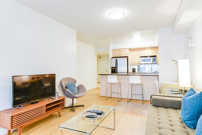 Photo du bâtiment - 250 University Ave