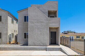 Building Photo - 3315 Clairemont Mesa Blvd