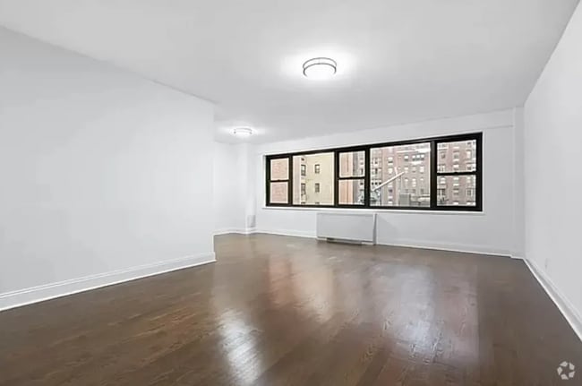 Building Photo - 411 E 88th St
