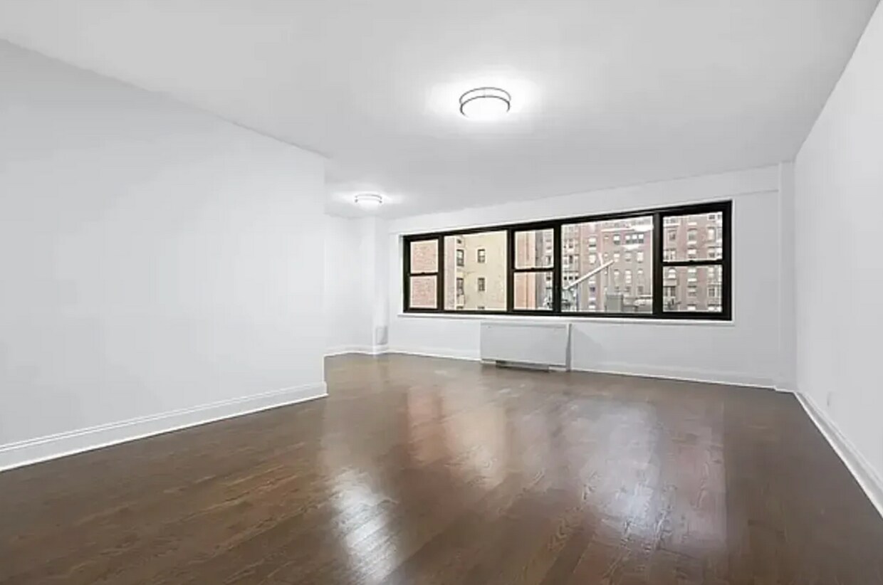 Foto principal - 411 E 88th St