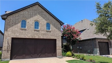 Building Photo - 204 Highwood Trail