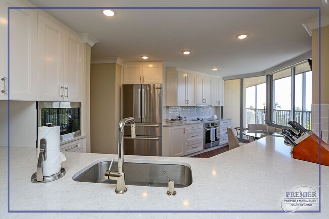 Building Photo - ** THE SAVOY PARK SHORE LUXURY ** BEAUTIFUL UPDATED 2-BEDROOMS PLUS A DEN\2 BATH MODERN PIECE OF ...
