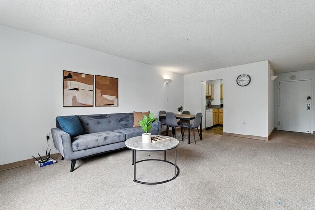 Building Photo - 1711 Bellevue Ave