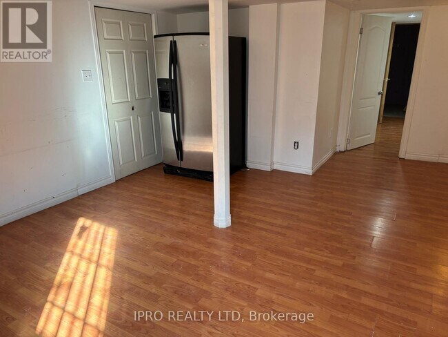 Photo du bâtiment - 10 Reynolds Ave