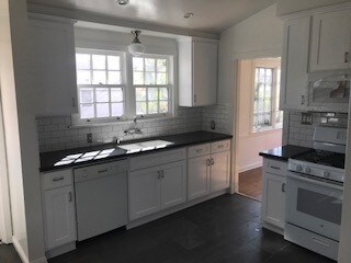 Foto del edificio - 132 S Roxbury Dr