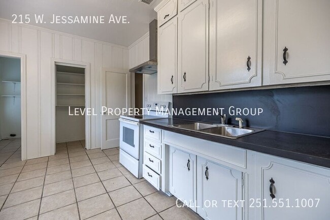 Foto del edificio - 215 W Jessamine Ave