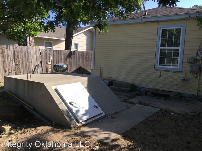 Building Photo - 2 br, 1 bath House - 4903 N Willow Ave