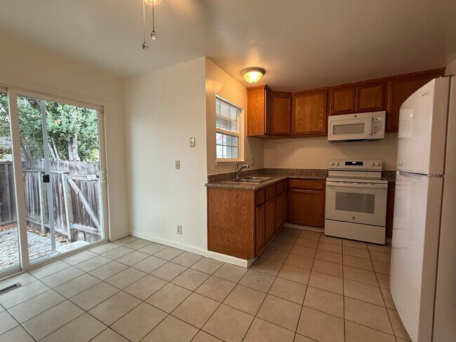 Foto del edificio - Lynn Ave Duplex