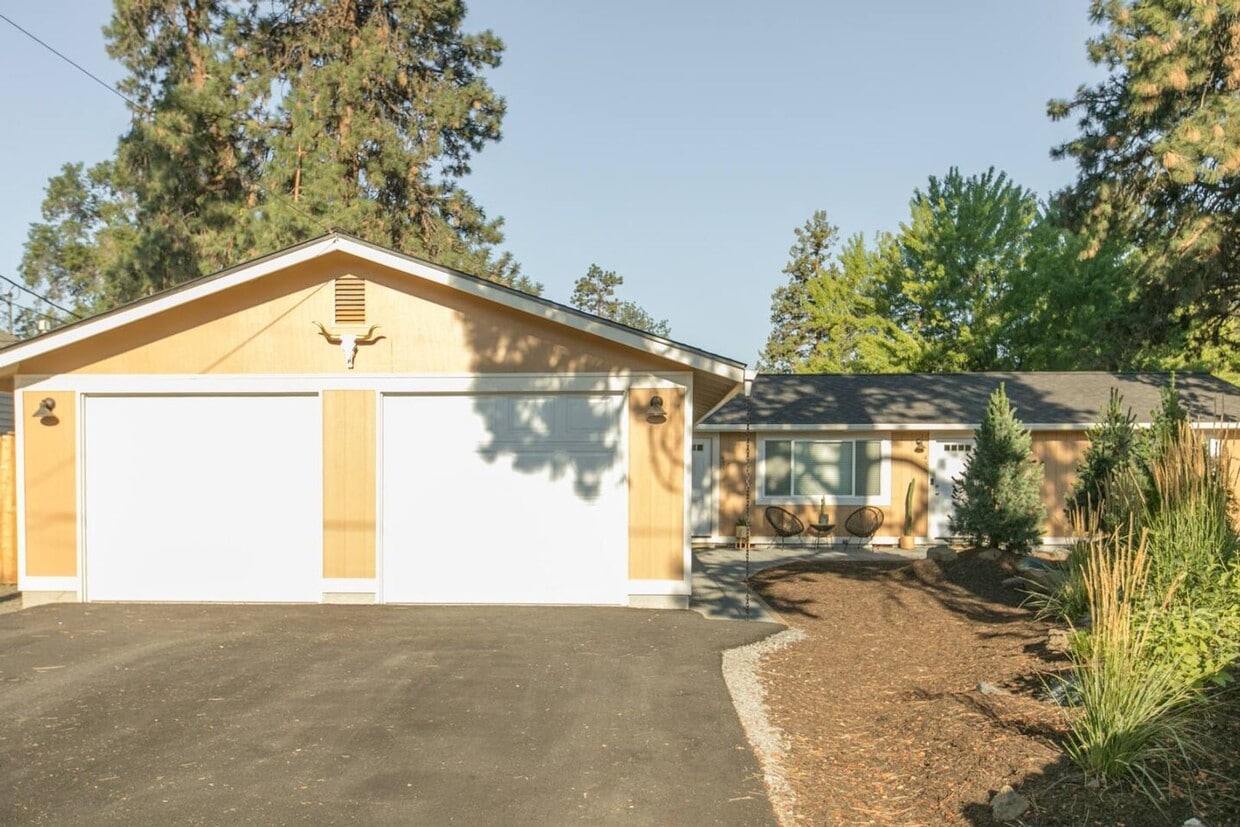 Primary Photo - Railroad Duplex - 0000-RAIL-00