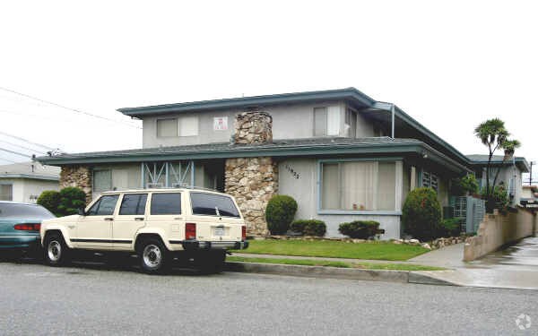 Building Photo - 11922 Manor Dr