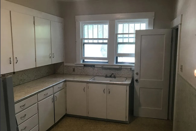 Building Photo - Charming 3bd - 2ba Home