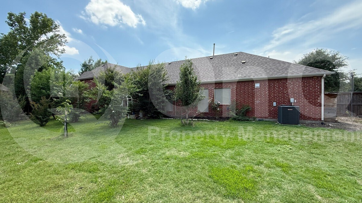 Building Photo - 9584 Park Garden Dr
