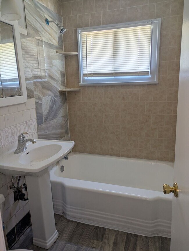 Building Photo - Great 2 bedroom home in Grandview!