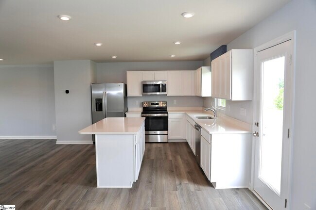 Building Photo - 601 Batchomble Ln