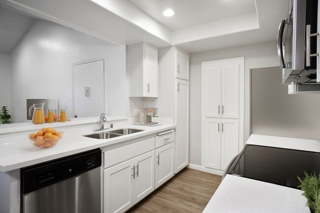 Interior Photo - River Oaks Apartments