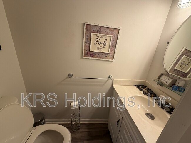 Foto del edificio - 709 Emerald Ct