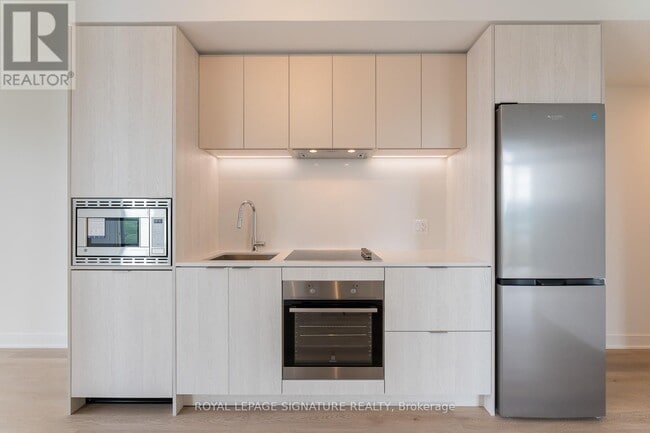 Building Photo - 86 Dundas St E