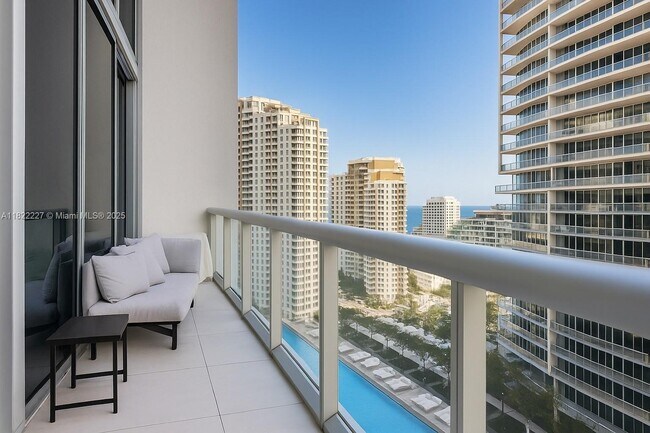 Foto del edificio - 475 Brickell Ave