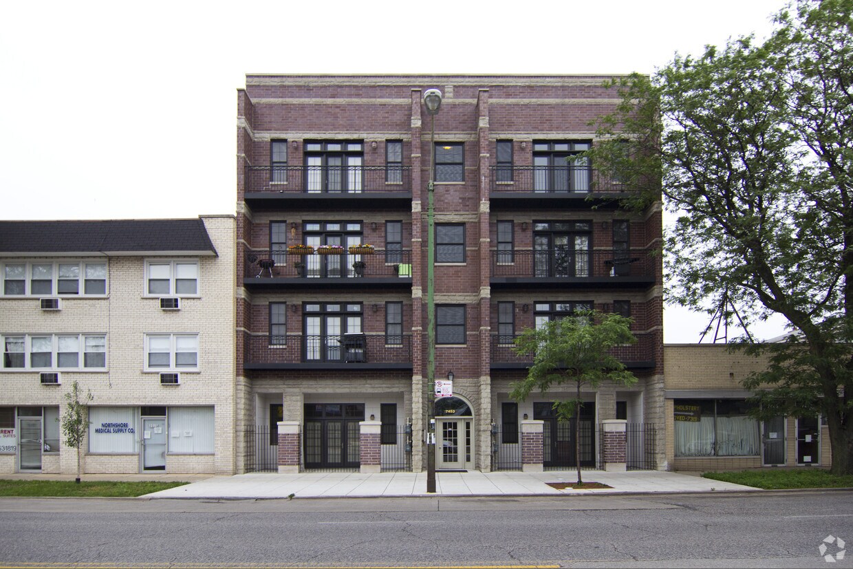 7453 N Western Ave, Chicago, IL 60645 Apartments in Chicago, IL