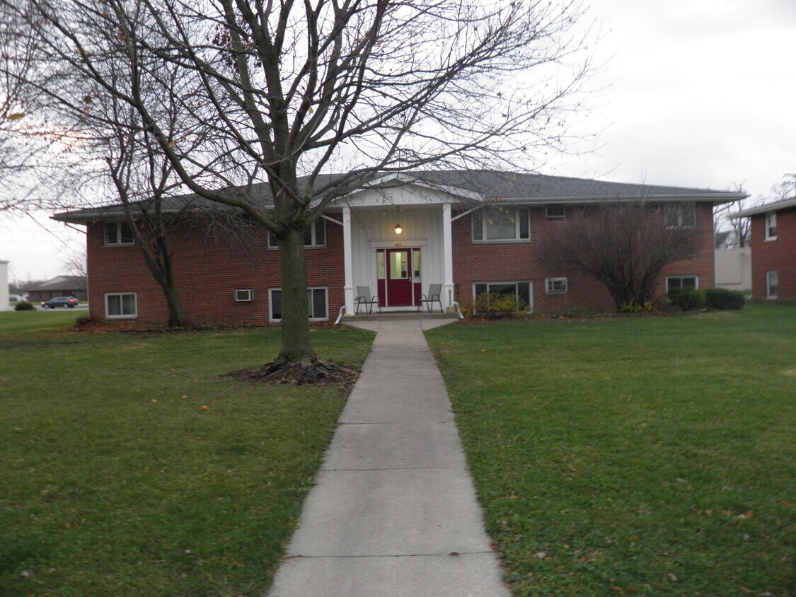407 E Seminole St Unit 6, Dwight, IL 60420 Condo for Rent in Dwight