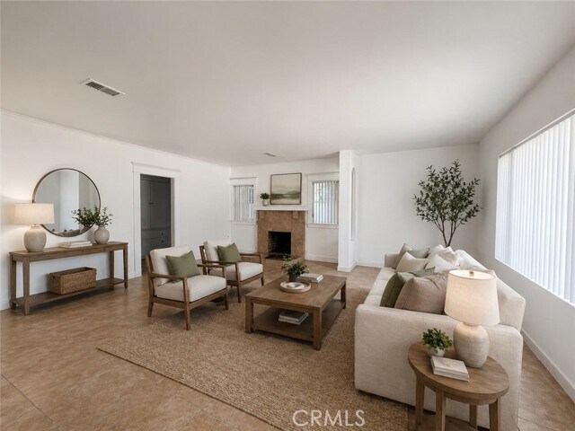 Foto del edificio - 1554 E Woodbury Rd