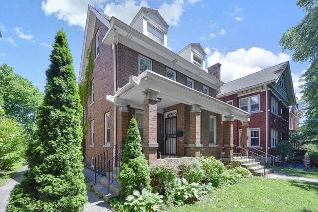 Building Photo - 84 N Monroe Ave