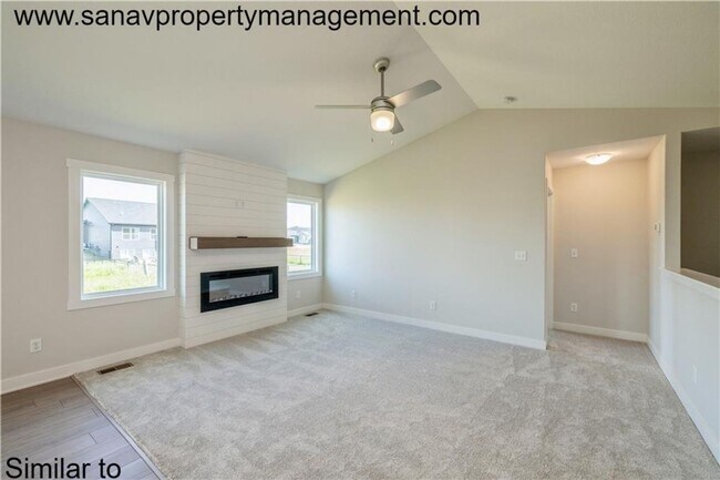 Foto del edificio - Spacious Ranch-Style Home in Waukee – Move-In Ready!