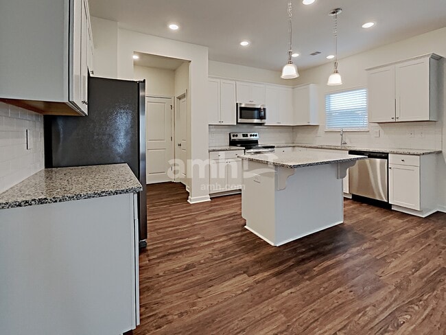 Building Photo - 288 Camp dr