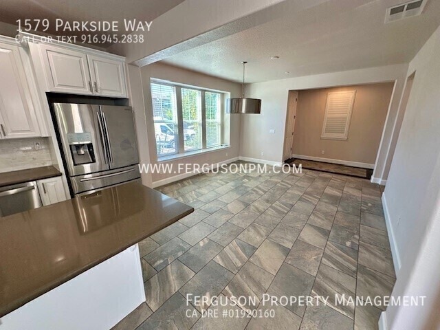 Building Photo - 1579 Parkside Way