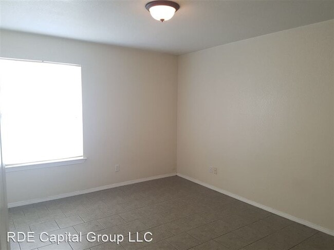 Foto del edificio - 227 Blue Bell Ct