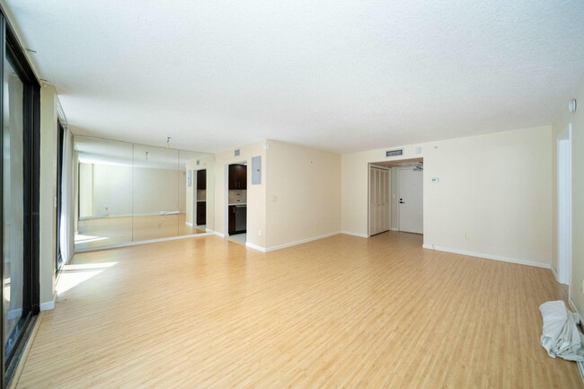 Building Photo - 899 Jeffery St