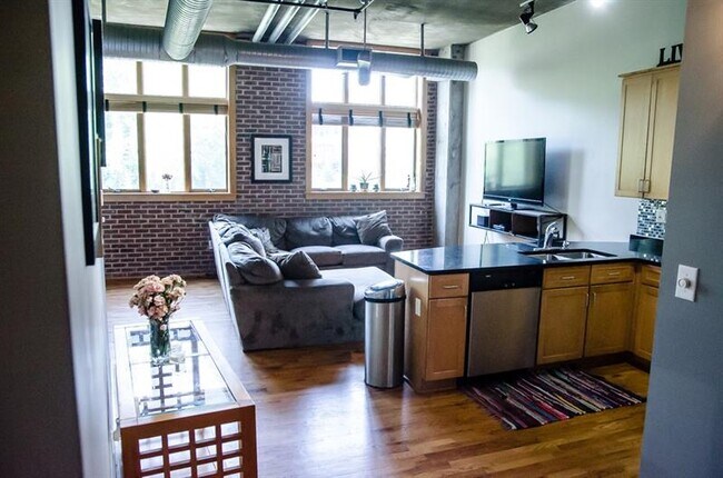 Foto del edificio - 640 Glen Iris Dr NE
