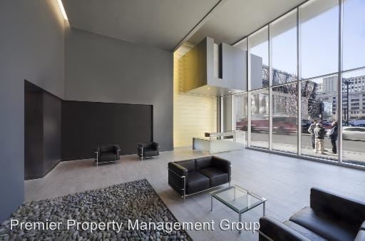 Foto del edificio - 235 W Van Buren St