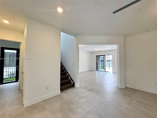 Foto del edificio - 19670 NE 14th Ct