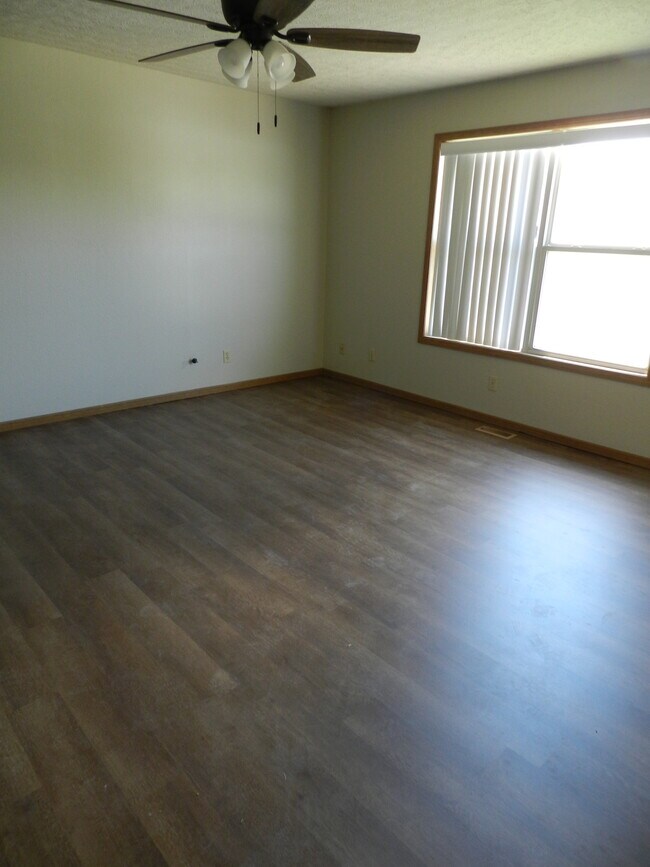 Building Photo - 119 Shara Dr