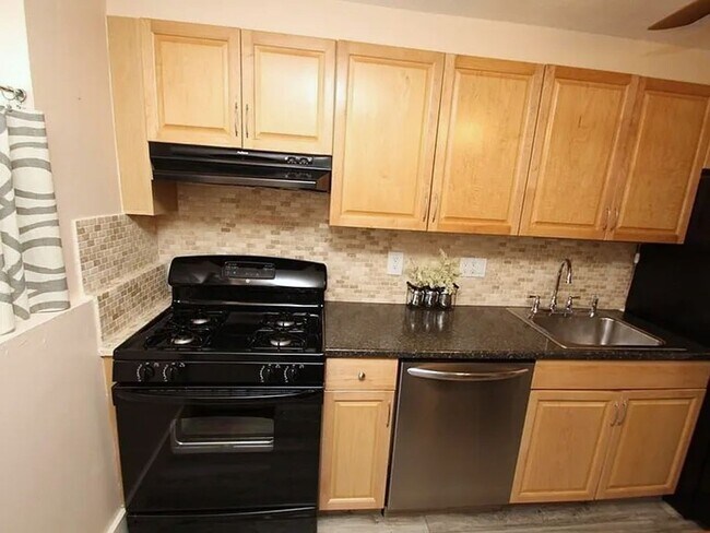 Foto del edificio - Updated 1 bedroom condo in ideal North Reading / Andover Rte 28 location.