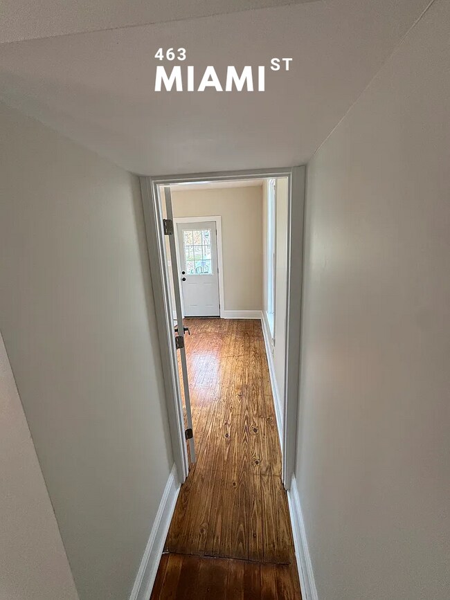 Foto del edificio - 463 Miami St